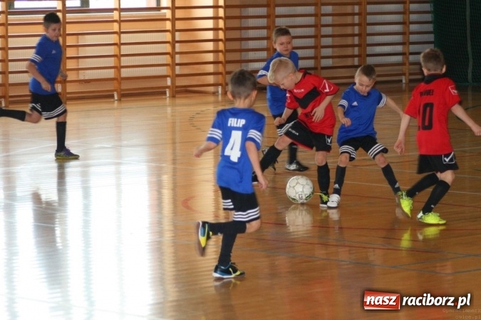 Zdjęcie w galerii na portalu naszraciborz.pl: 14. edycja Powiatowej Halowej Ligi Piłki Nożej Żaków im. Zbigniewa Oszka wiadomości z regionu