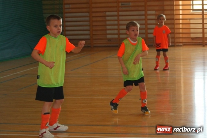 Zdjęcie w galerii na portalu naszraciborz.pl: 14. edycja Powiatowej Halowej Ligi Piłki Nożej Żaków im. Zbigniewa Oszka wiadomości z regionu