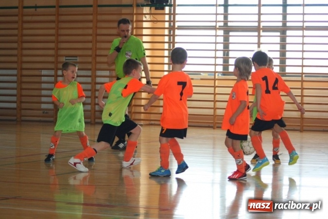 Zdjęcie w galerii na portalu naszraciborz.pl: 14. edycja Powiatowej Halowej Ligi Piłki Nożej Żaków im. Zbigniewa Oszka wiadomości z regionu