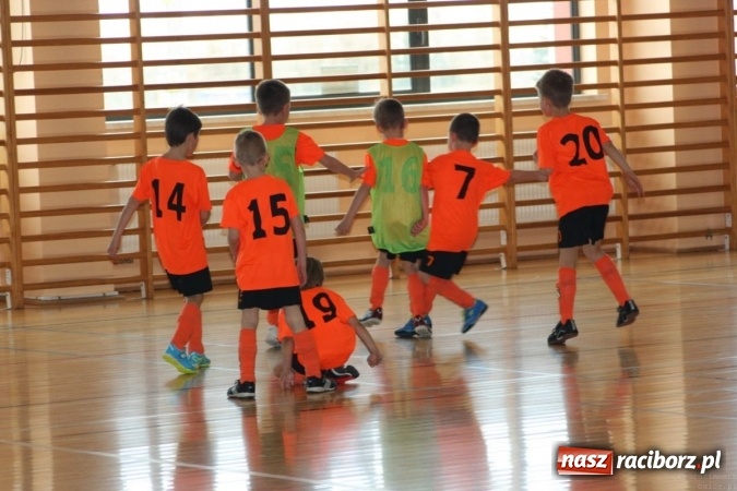 Zdjęcie w galerii na portalu naszraciborz.pl: 14. edycja Powiatowej Halowej Ligi Piłki Nożej Żaków im. Zbigniewa Oszka wiadomości z regionu