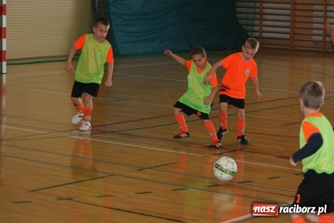 Zdjęcie w galerii na portalu naszraciborz.pl: 14. edycja Powiatowej Halowej Ligi Piłki Nożej Żaków im. Zbigniewa Oszka wiadomości z regionu