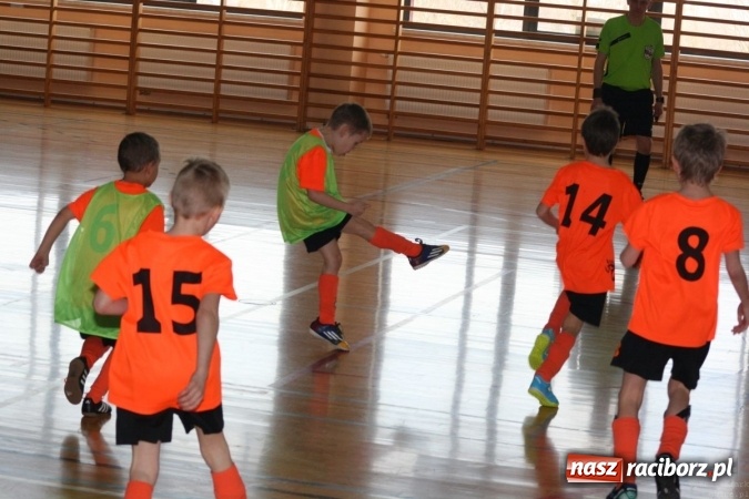 Zdjęcie w galerii na portalu naszraciborz.pl: 14. edycja Powiatowej Halowej Ligi Piłki Nożej Żaków im. Zbigniewa Oszka wiadomości z regionu
