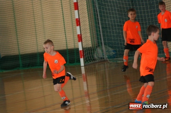 Zdjęcie w galerii na portalu naszraciborz.pl: 14. edycja Powiatowej Halowej Ligi Piłki Nożej Żaków im. Zbigniewa Oszka wiadomości z regionu