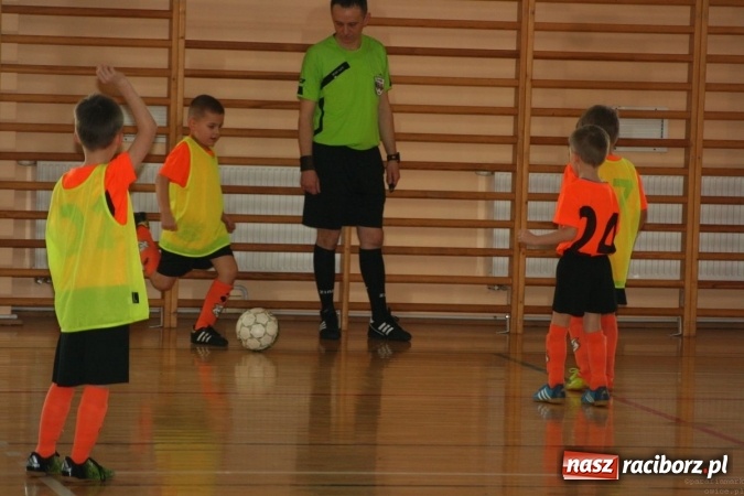 Zdjęcie w galerii na portalu naszraciborz.pl: 14. edycja Powiatowej Halowej Ligi Piłki Nożej Żaków im. Zbigniewa Oszka wiadomości z regionu