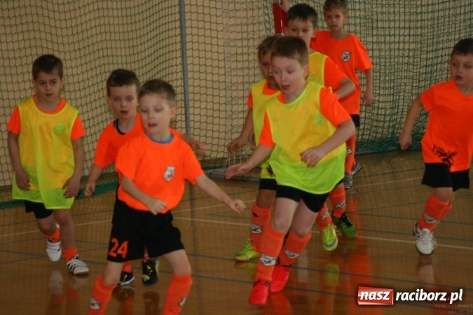 Zdjęcie w galerii na portalu naszraciborz.pl: 14. edycja Powiatowej Halowej Ligi Piłki Nożej Żaków im. Zbigniewa Oszka wiadomości z regionu