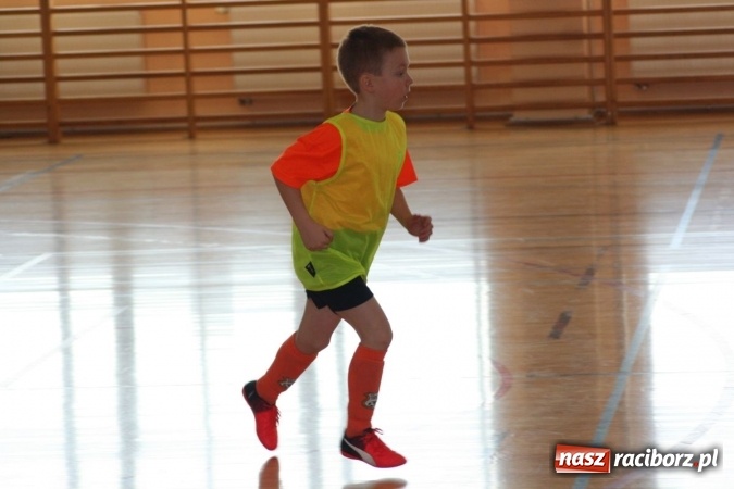 Zdjęcie w galerii na portalu naszraciborz.pl: 14. edycja Powiatowej Halowej Ligi Piłki Nożej Żaków im. Zbigniewa Oszka wiadomości z regionu