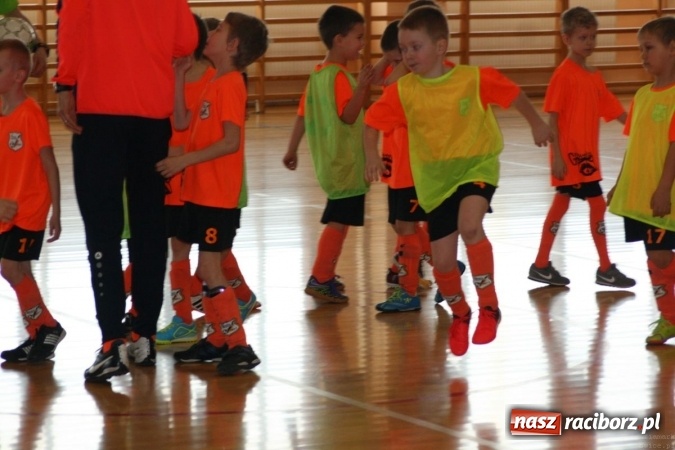 Zdjęcie w galerii na portalu naszraciborz.pl: 14. edycja Powiatowej Halowej Ligi Piłki Nożej Żaków im. Zbigniewa Oszka wiadomości z regionu