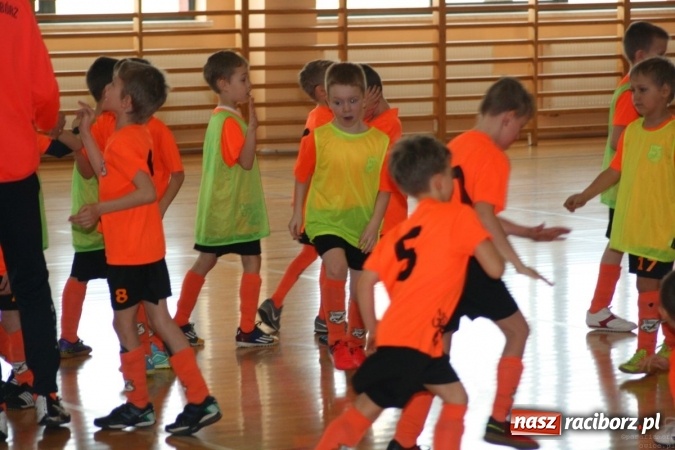 Zdjęcie w galerii na portalu naszraciborz.pl: 14. edycja Powiatowej Halowej Ligi Piłki Nożej Żaków im. Zbigniewa Oszka wiadomości z regionu