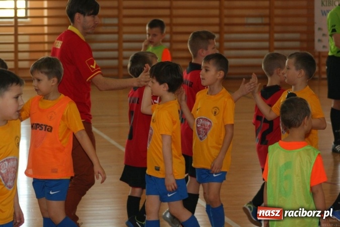 Zdjęcie w galerii na portalu naszraciborz.pl: 14. edycja Powiatowej Halowej Ligi Piłki Nożej Żaków im. Zbigniewa Oszka wiadomości z regionu