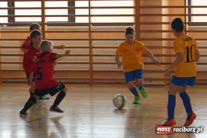 Zdjęcie w galerii na portalu naszraciborz.pl: 14. edycja Powiatowej Halowej Ligi Piłki Nożej Żaków im. Zbigniewa Oszka wiadomości z regionu