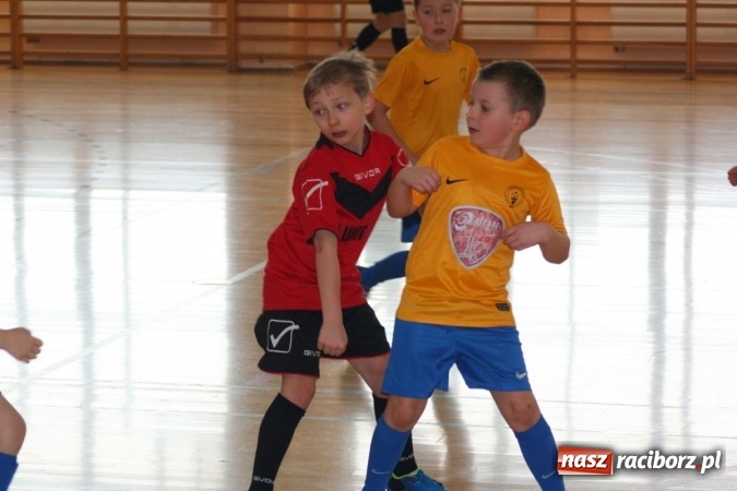 Zdjęcie w galerii na portalu naszraciborz.pl: 14. edycja Powiatowej Halowej Ligi Piłki Nożej Żaków im. Zbigniewa Oszka wiadomości z regionu