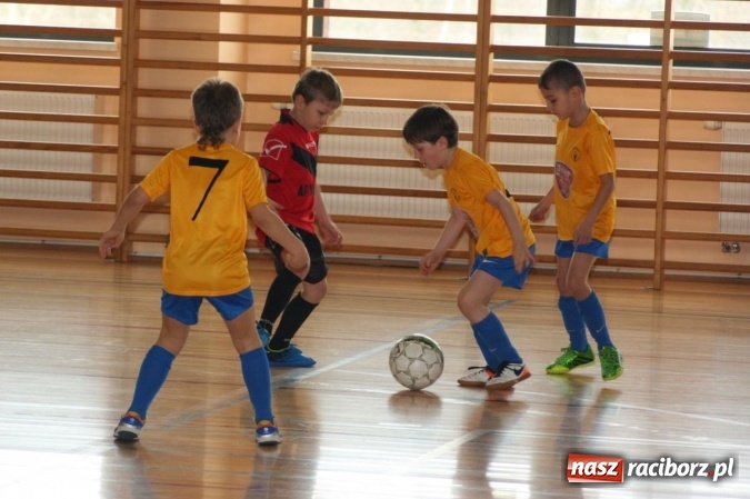 Zdjęcie w galerii na portalu naszraciborz.pl: 14. edycja Powiatowej Halowej Ligi Piłki Nożej Żaków im. Zbigniewa Oszka wiadomości z regionu