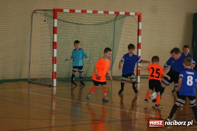 Zdjęcie w galerii na portalu naszraciborz.pl: 14. edycja Powiatowej Halowej Ligi Piłki Nożej Żaków im. Zbigniewa Oszka wiadomości z regionu