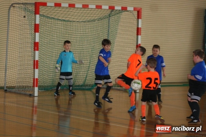 Zdjęcie w galerii na portalu naszraciborz.pl: 14. edycja Powiatowej Halowej Ligi Piłki Nożej Żaków im. Zbigniewa Oszka wiadomości z regionu