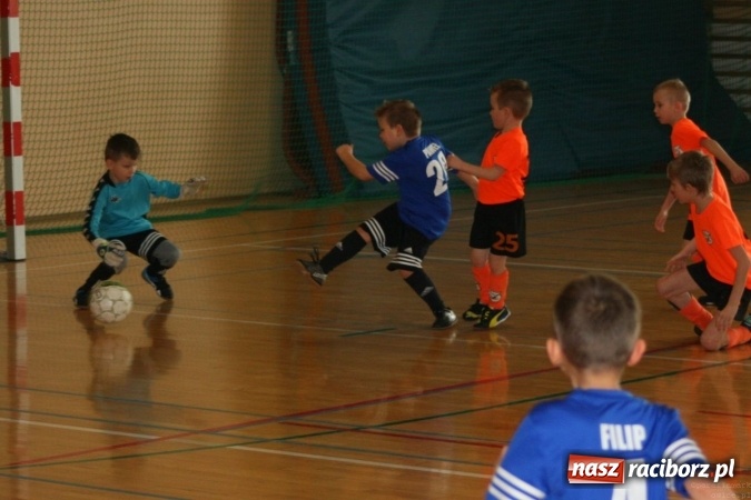 Zdjęcie w galerii na portalu naszraciborz.pl: 14. edycja Powiatowej Halowej Ligi Piłki Nożej Żaków im. Zbigniewa Oszka wiadomości z regionu