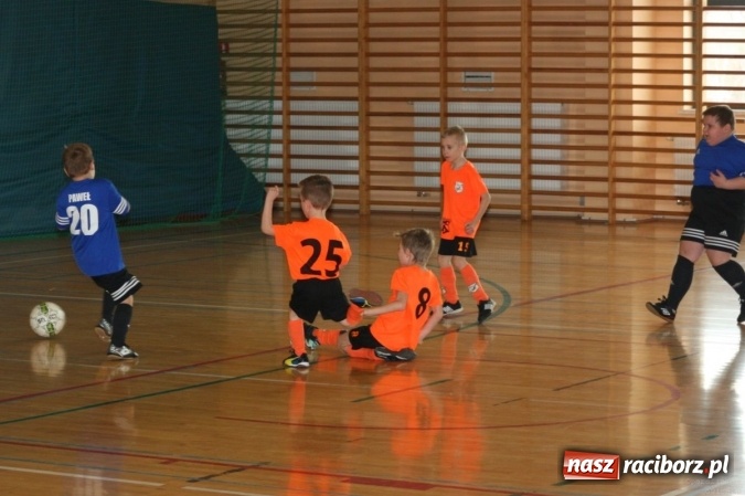 Zdjęcie w galerii na portalu naszraciborz.pl: 14. edycja Powiatowej Halowej Ligi Piłki Nożej Żaków im. Zbigniewa Oszka wiadomości z regionu