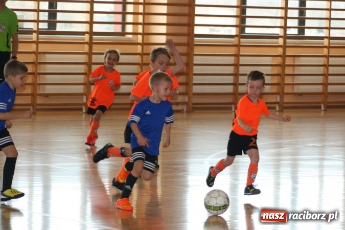 Zdjęcie w galerii na portalu naszraciborz.pl: 14. edycja Powiatowej Halowej Ligi Piłki Nożej Żaków im. Zbigniewa Oszka wiadomości z regionu