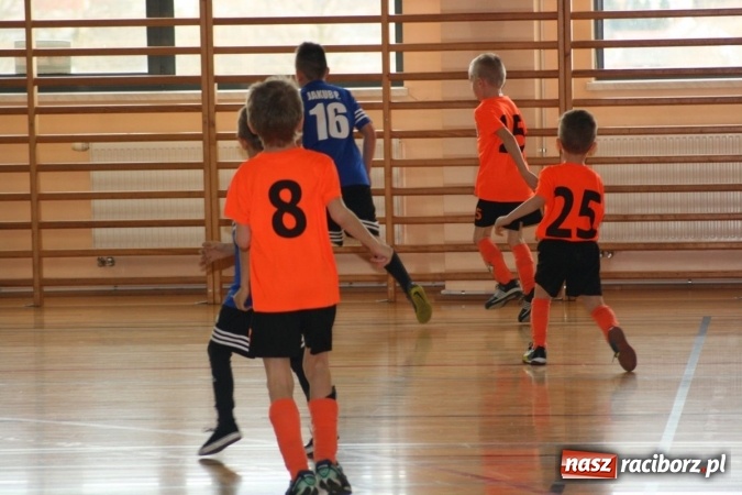 Zdjęcie w galerii na portalu naszraciborz.pl: 14. edycja Powiatowej Halowej Ligi Piłki Nożej Żaków im. Zbigniewa Oszka wiadomości z regionu