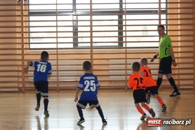Zdjęcie w galerii na portalu naszraciborz.pl: 14. edycja Powiatowej Halowej Ligi Piłki Nożej Żaków im. Zbigniewa Oszka wiadomości z regionu