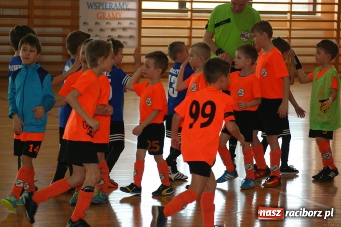 Zdjęcie w galerii na portalu naszraciborz.pl: 14. edycja Powiatowej Halowej Ligi Piłki Nożej Żaków im. Zbigniewa Oszka wiadomości z regionu