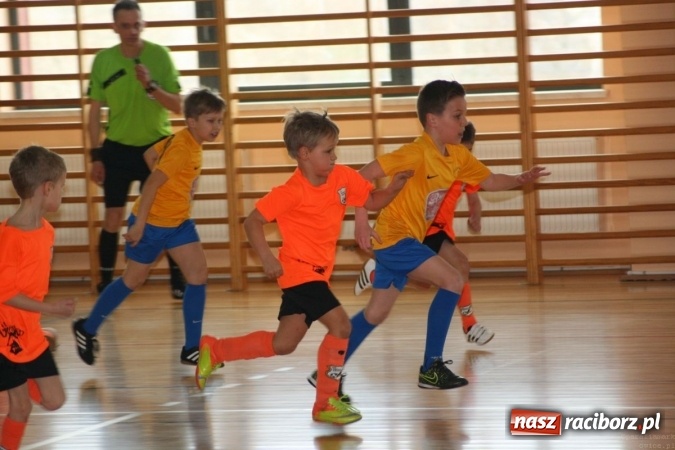 Zdjęcie w galerii na portalu naszraciborz.pl: 14. edycja Powiatowej Halowej Ligi Piłki Nożej Żaków im. Zbigniewa Oszka wiadomości z regionu