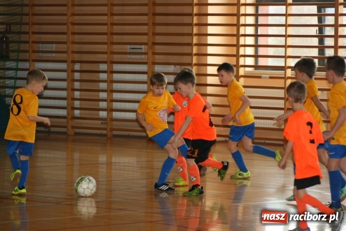Zdjęcie w galerii na portalu naszraciborz.pl: 14. edycja Powiatowej Halowej Ligi Piłki Nożej Żaków im. Zbigniewa Oszka wiadomości z regionu