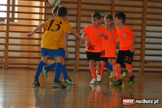 Zdjęcie w galerii na portalu naszraciborz.pl: 14. edycja Powiatowej Halowej Ligi Piłki Nożej Żaków im. Zbigniewa Oszka wiadomości z regionu