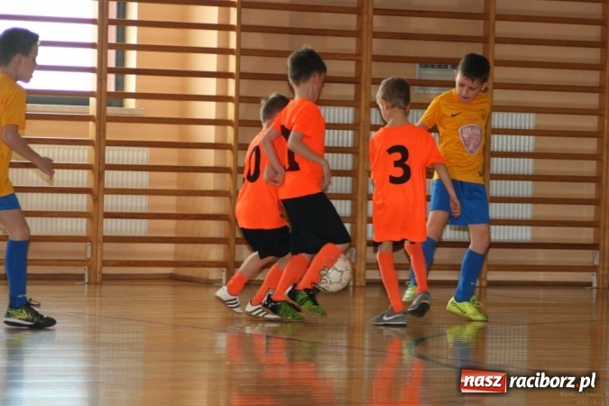 Zdjęcie w galerii na portalu naszraciborz.pl: 14. edycja Powiatowej Halowej Ligi Piłki Nożej Żaków im. Zbigniewa Oszka wiadomości z regionu