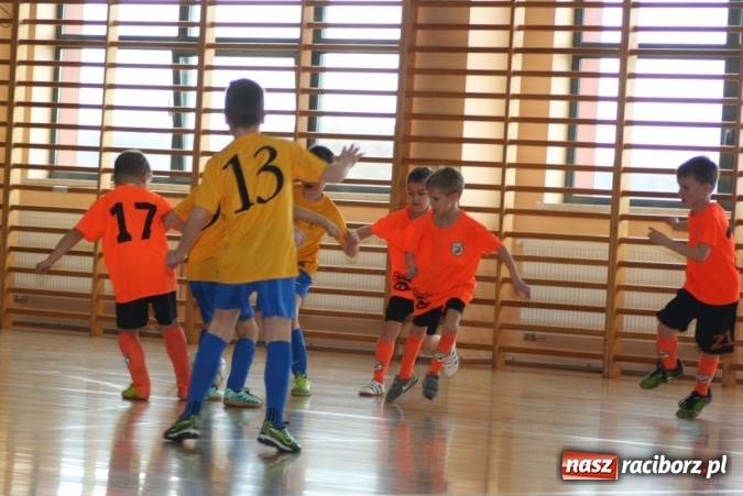 Zdjęcie w galerii na portalu naszraciborz.pl: 14. edycja Powiatowej Halowej Ligi Piłki Nożej Żaków im. Zbigniewa Oszka wiadomości z regionu