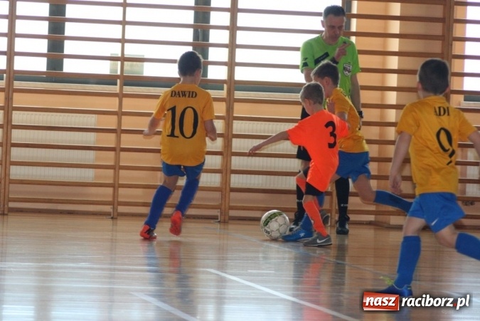 Zdjęcie w galerii na portalu naszraciborz.pl: 14. edycja Powiatowej Halowej Ligi Piłki Nożej Żaków im. Zbigniewa Oszka wiadomości z regionu