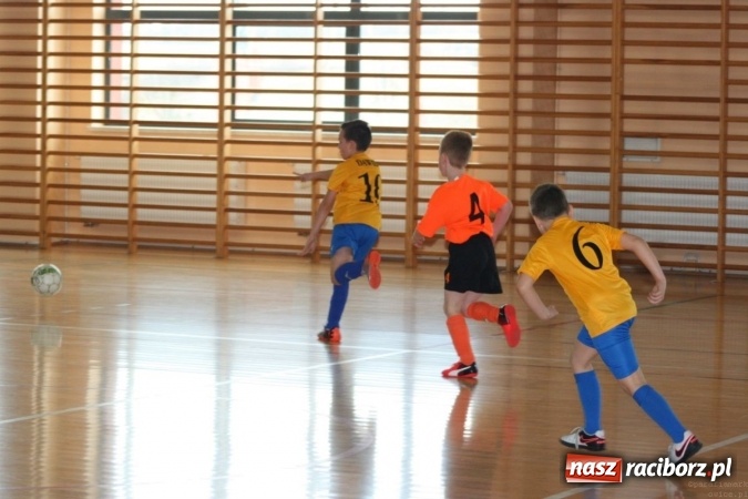 Zdjęcie w galerii na portalu naszraciborz.pl: 14. edycja Powiatowej Halowej Ligi Piłki Nożej Żaków im. Zbigniewa Oszka wiadomości z regionu