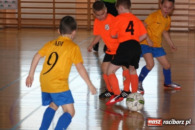 Zdjęcie w galerii na portalu naszraciborz.pl: 14. edycja Powiatowej Halowej Ligi Piłki Nożej Żaków im. Zbigniewa Oszka wiadomości z regionu