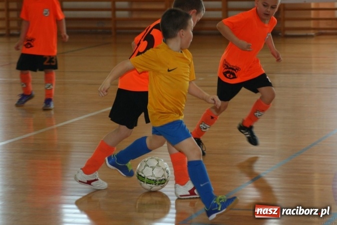 Zdjęcie w galerii na portalu naszraciborz.pl: 14. edycja Powiatowej Halowej Ligi Piłki Nożej Żaków im. Zbigniewa Oszka wiadomości z regionu