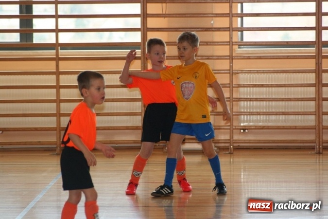 Zdjęcie w galerii na portalu naszraciborz.pl: 14. edycja Powiatowej Halowej Ligi Piłki Nożej Żaków im. Zbigniewa Oszka wiadomości z regionu