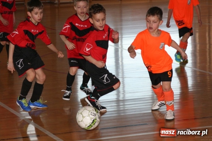 Zdjęcie w galerii na portalu naszraciborz.pl: 14. edycja Powiatowej Halowej Ligi Piłki Nożej Żaków im. Zbigniewa Oszka wiadomości z regionu