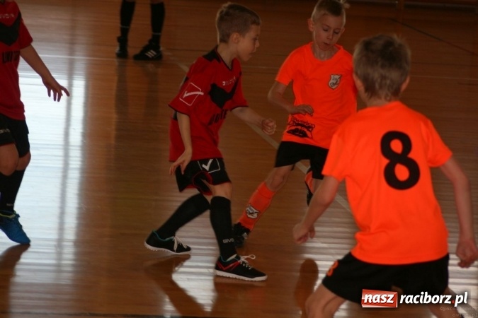 Zdjęcie w galerii na portalu naszraciborz.pl: 14. edycja Powiatowej Halowej Ligi Piłki Nożej Żaków im. Zbigniewa Oszka wiadomości z regionu