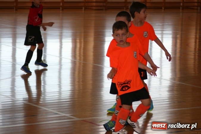 Zdjęcie w galerii na portalu naszraciborz.pl: 14. edycja Powiatowej Halowej Ligi Piłki Nożej Żaków im. Zbigniewa Oszka wiadomości z regionu