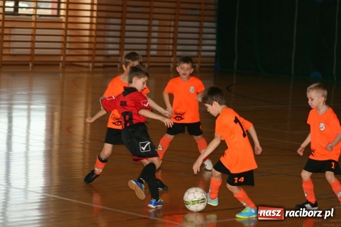 Zdjęcie w galerii na portalu naszraciborz.pl: 14. edycja Powiatowej Halowej Ligi Piłki Nożej Żaków im. Zbigniewa Oszka wiadomości z regionu