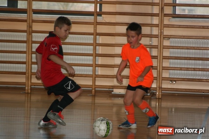 Zdjęcie w galerii na portalu naszraciborz.pl: 14. edycja Powiatowej Halowej Ligi Piłki Nożej Żaków im. Zbigniewa Oszka wiadomości z regionu