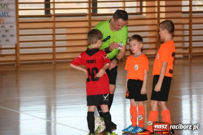 Zdjęcie w galerii na portalu naszraciborz.pl: 14. edycja Powiatowej Halowej Ligi Piłki Nożej Żaków im. Zbigniewa Oszka wiadomości z regionu