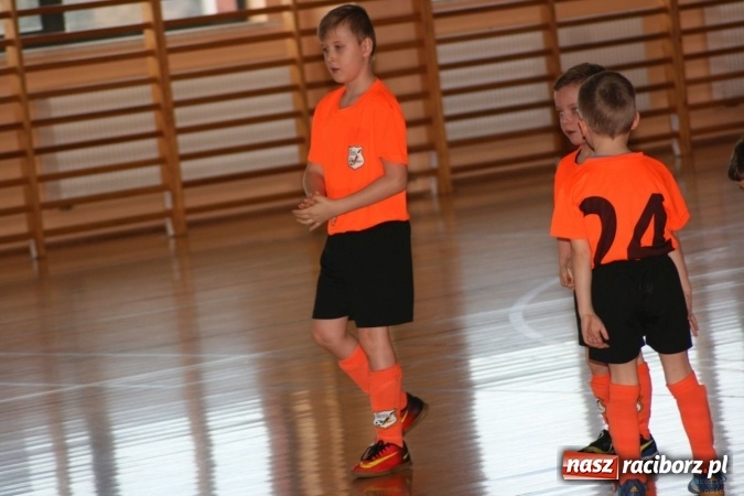 Zdjęcie w galerii na portalu naszraciborz.pl: 14. edycja Powiatowej Halowej Ligi Piłki Nożej Żaków im. Zbigniewa Oszka wiadomości z regionu