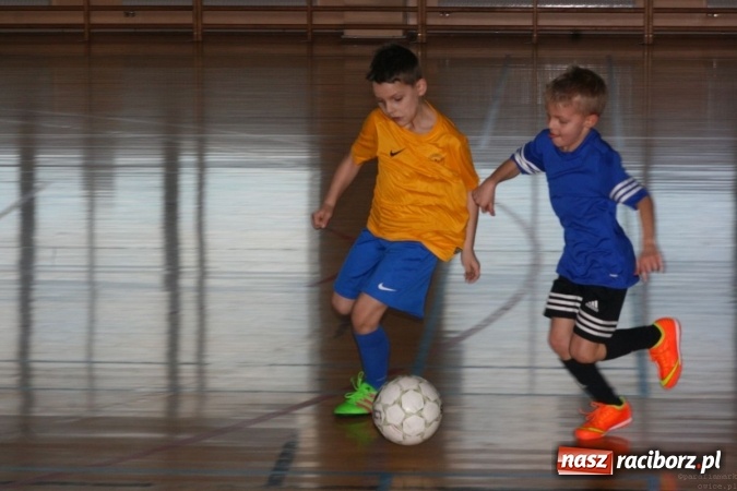 Zdjęcie w galerii na portalu naszraciborz.pl: 14. edycja Powiatowej Halowej Ligi Piłki Nożej Żaków im. Zbigniewa Oszka wiadomości z regionu