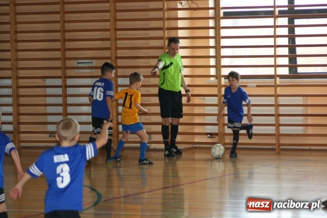 Zdjęcie w galerii na portalu naszraciborz.pl: 14. edycja Powiatowej Halowej Ligi Piłki Nożej Żaków im. Zbigniewa Oszka wiadomości z regionu