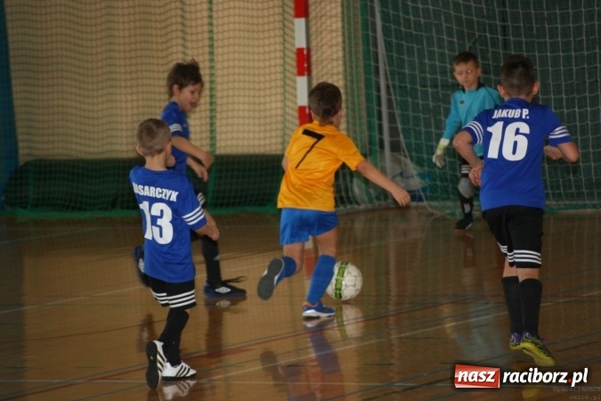 Zdjęcie w galerii na portalu naszraciborz.pl: 14. edycja Powiatowej Halowej Ligi Piłki Nożej Żaków im. Zbigniewa Oszka wiadomości z regionu