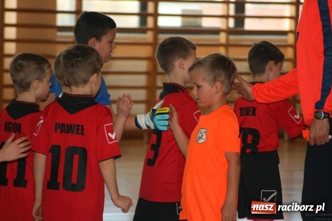 Zdjęcie w galerii na portalu naszraciborz.pl: 14. edycja Powiatowej Halowej Ligi Piłki Nożej Żaków im. Zbigniewa Oszka wiadomości z regionu