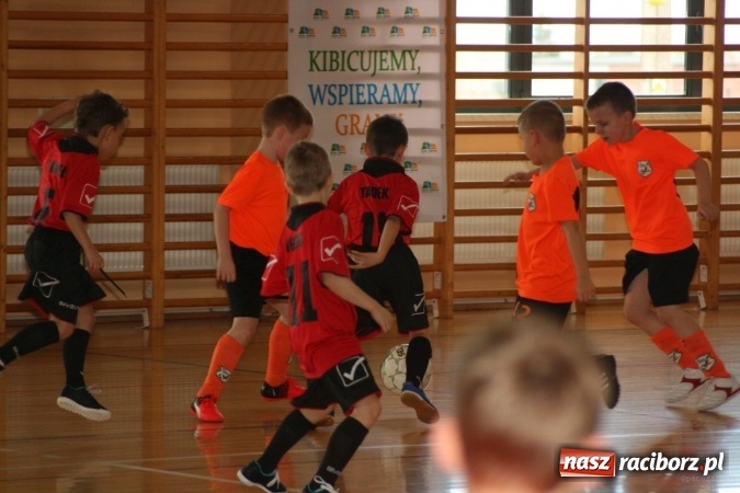 Zdjęcie w galerii na portalu naszraciborz.pl: 14. edycja Powiatowej Halowej Ligi Piłki Nożej Żaków im. Zbigniewa Oszka wiadomości z regionu