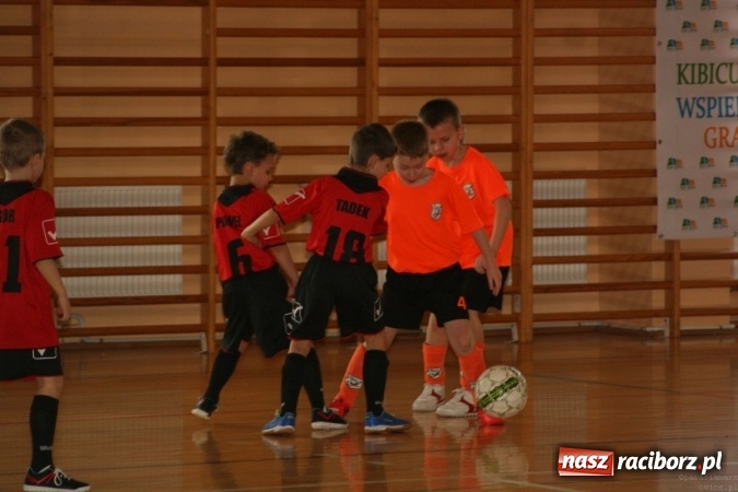 Zdjęcie w galerii na portalu naszraciborz.pl: 14. edycja Powiatowej Halowej Ligi Piłki Nożej Żaków im. Zbigniewa Oszka wiadomości z regionu
