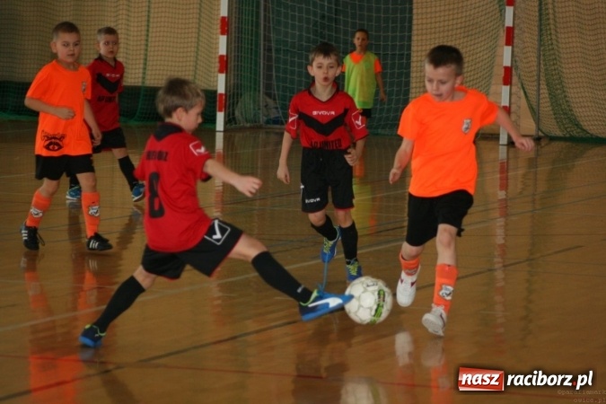 Zdjęcie w galerii na portalu naszraciborz.pl: 14. edycja Powiatowej Halowej Ligi Piłki Nożej Żaków im. Zbigniewa Oszka wiadomości z regionu