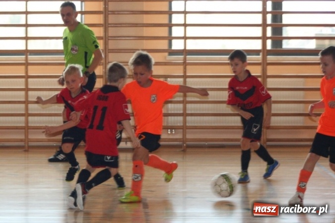 Zdjęcie w galerii na portalu naszraciborz.pl: 14. edycja Powiatowej Halowej Ligi Piłki Nożej Żaków im. Zbigniewa Oszka wiadomości z regionu