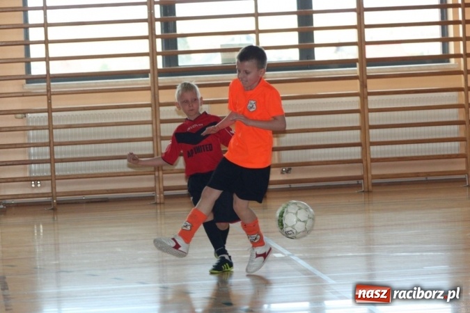 Zdjęcie w galerii na portalu naszraciborz.pl: 14. edycja Powiatowej Halowej Ligi Piłki Nożej Żaków im. Zbigniewa Oszka wiadomości z regionu